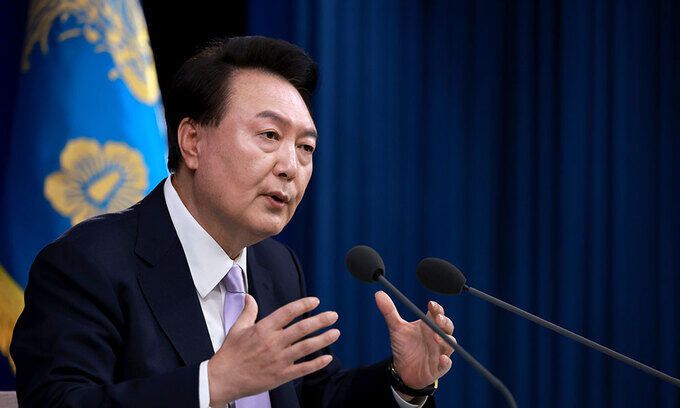 윤석열 대통령이 7일 오전 서울 용산 대통령실 청사 브리핑실에서 열린 '대국민담화 및 기자회견'에서 대국민 담화문을 발표하고 있다. 연합뉴스