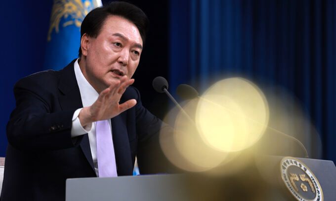 윤석열 대통령이 7일 서울 용산 대통령실 청사 브리핑실에서 ''대국민담화 및 기자회견''에서 취재진의 질문에 답하고 있다. 연합뉴스