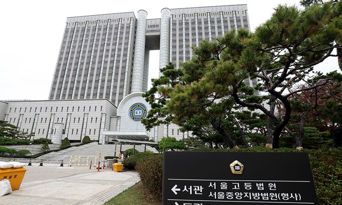 이재명 더불어민주당 대표의 공직선거법 위반 사건 1심 선고를 하루 앞둔 14일 서울 서초구 서울중앙지방법원 청사에 긴장감이 흐르고 있다. 이제원 선임기자