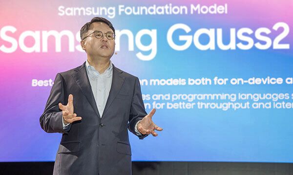 21일 열린 ‘삼성 개발자 콘퍼런스 코리아 2024’에서 삼성전자 삼성리서치 이주형 부사장이 ‘삼성 가우스2’를 소개하고 있다.   삼성전자 제공