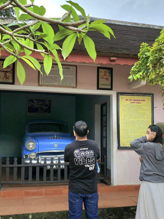 틱꽝득 승려 소신공양 승용차.