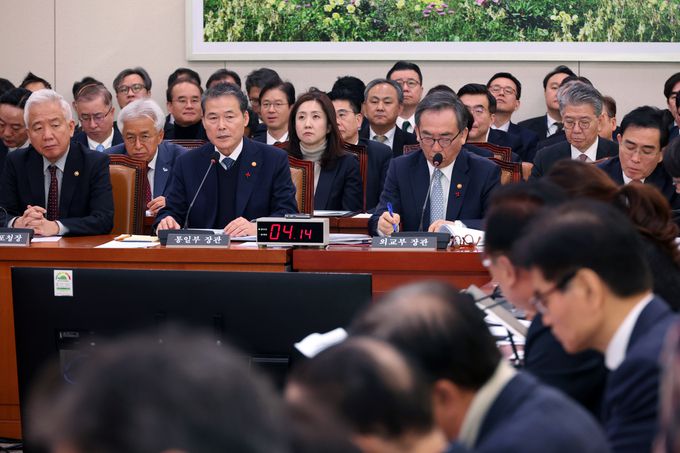 김영호 통일부 장관이 16일 서울 여의도 국회에서 열린 제419회 국회(임시회) 외교통일위원회 제2차 전체회의에서 의원 질의에 답하고 있다. 뉴시스