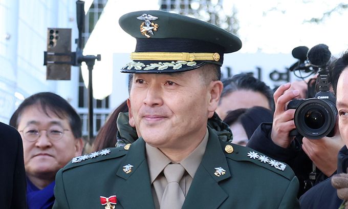 채 상병 순직 사건과 관련해 항명 및 상관명예훼손 혐의로 기소된 박정훈 전 해병대 수사단장(대령)이 9일 서울 용산구 중앙지역군사법원에서 열린 1심 선고공판을 마치고 법원을 나서고 있다. 이날 재판부는 군 검찰이 박정훈 대령에게 적용했던 혐의 모두에 대해 무죄 판단을 내렸다. 뉴스1