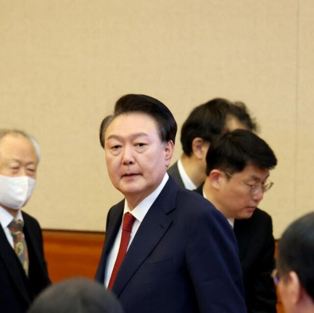 윤석열 대통령이 21일 서울 종로구 헌법재판소에서 열린 대통령 탄핵심판 3차 변론기일에 출석해 있다. 뉴시스