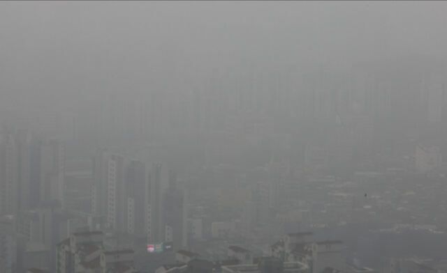 고농도 미세먼지 비상저감조치가 실시된 22일 서울 도심의 모습. 연합뉴스