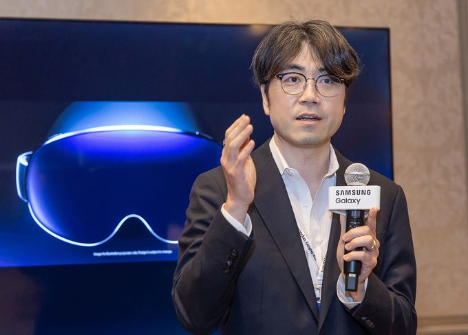 삼성전자 MX사업부 이머시브 솔루션 개발팀장 김기환 부사장이 22일(현지시간) 미국 캘리포니아주 새너제이에서 열린 기자간담회에서 확장현실(XR) 기기 ‘프로젝트 무한’에 대해 설명하고 있다. 삼성전자 제공