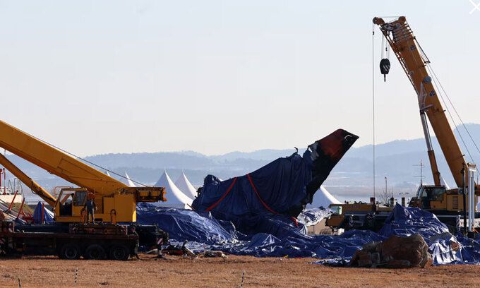 지난해 12월 29일 무안국제공항에서 발생한 제주항공 사고기 수습 모습. 연합뉴스