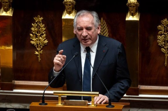 프랑수아 바이루 프랑스 총리가 5일(현지시간) 의회 하원의 정부 불신임안 표결을 앞두고 하원 본회의장에서 연설하고 있다. EPA연합뉴스