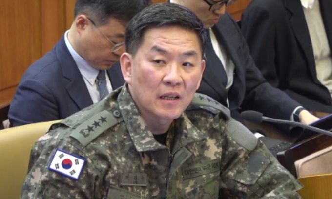 이진우 전 육군 수도방위사령관이 지난 4일 서울 종로구 헌법재판소에서 열린 윤석열 대통령 탄핵심판 5차 변론에 증인으로 출석해 발언하고 있다. 헌법재판소 제공