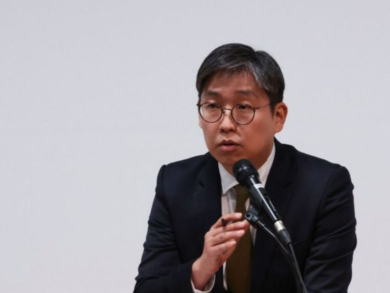 김용현 전 국방부 장관 변호인단인 유승수 변호사가 지난해 12월26일 서울 서초구 한국 콘퍼런스센터에서 기자회견을 하고 있다. 연합뉴스