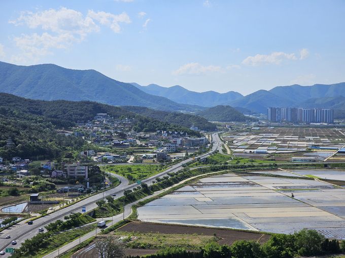 현곡면 금장교차로 전경.