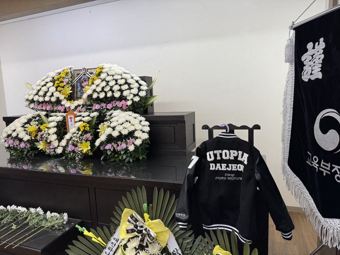고 김하늘양 빈소에 하늘양이 평소 좋아하던 야구점퍼가 걸려있다. 강은선 기자