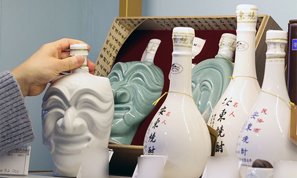 12일 한 전통주판매점에 전통주가 진열돼 있다. 뉴스1