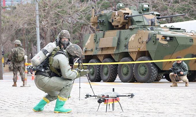 육군 장병들이 드론을 이용해 국가중요시설 대테러 훈련을 실시하고 있다. 세계일보 자료사진