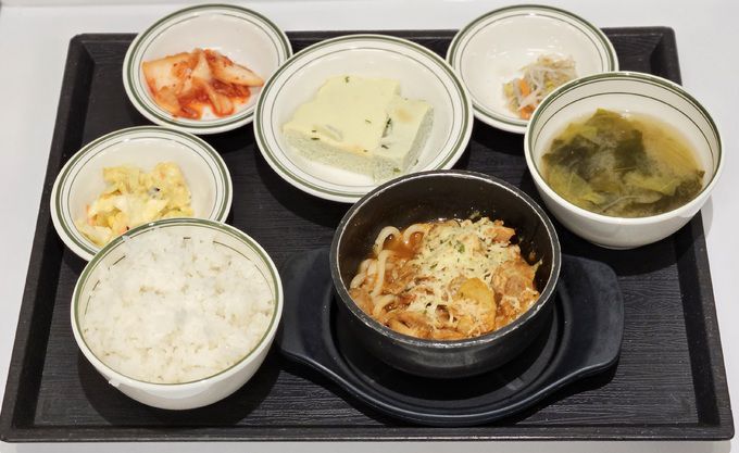 지난달 서울 여의도의 한 구내식당에서 30대 직장인이 배식받아온 점심 메뉴.