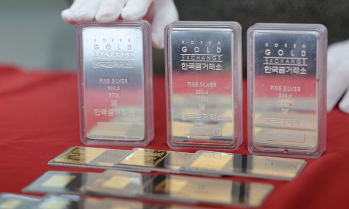 16일 서울 동작구 한국금거래소 동작점에 실버바가 진열되어 있다. 연합뉴스