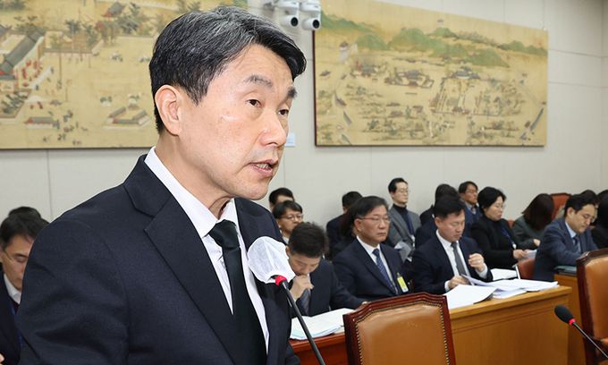 이주호 사회부총리 겸 교육부장관이 18일 서울 여의도 국회에서 열린 교육위원회 전체회의에서 대전 초등학생 사망 사건 관련 현안보고를 하고 있다. 뉴시스
