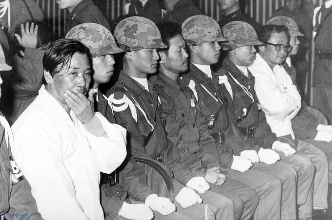 10·26 사태로 재판에 넘겨진 김재규가 공판정에 앉아 있는 모습. 민주화운동기념사업회 제공