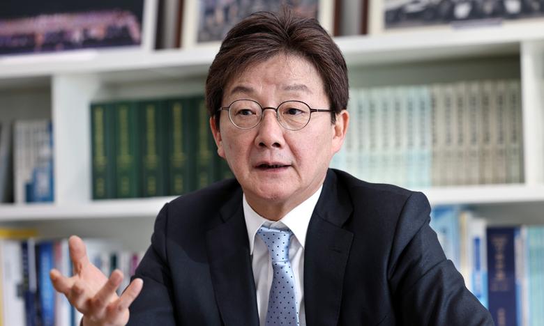 국민의힘 유승민 전 의원이 지난 24일 서울 용산구 세계일보 사옥에서 진행한 인터뷰에서 계엄·탄핵 정국에 대한 생각과 보수가 앞으로 나아가야 할 방향 등 현안에 대한 견해를 밝히고 있다. 허정호 선임기자