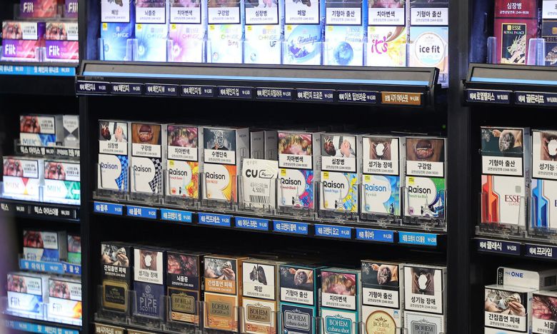 서울 시내 편의점의 담배 판매대 모습. 연합뉴스