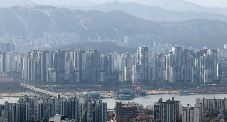 3일 서울 중구 남산에서 바라본 서초·강남권 아파트 일대. 뉴스1