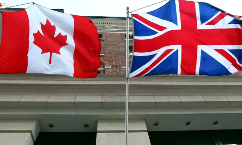 캐나다 국기(왼쪽)와 영국 국기가 나란히 나부끼고 있다. 영국 식민지에서 출발한 캐나다는 완전한 독립국이 된 뒤에도 영국 국왕을 자국의 국가원수로 섬기고 있다. SNS 캡처