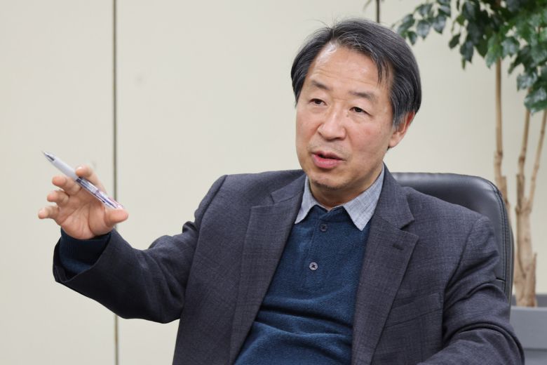 김병규 한국전문대학교육협의회 사무총장이 지난 2월 25일 서울 서대문구 전문대교협 사무실에서 세계일보와 인터뷰하고 있다. 김 사무총장은 전문대를 활성화해 ‘쉬었음 청년’ 문제를 풀어야 한다고 강조했다. 이제원 선임기자