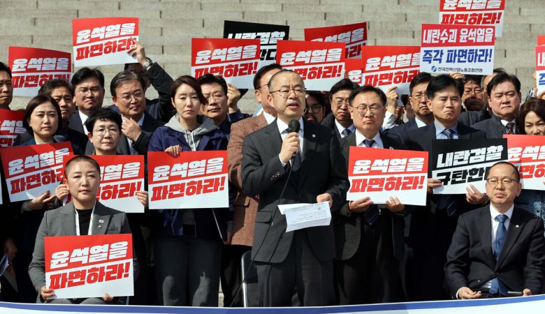 윤석열 조기 파면 촉구 삭발식.