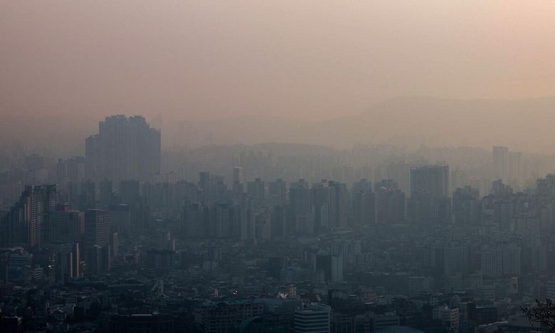 서울 중구 남산에서 바라본 도심이 뿌옇다. 뉴시스