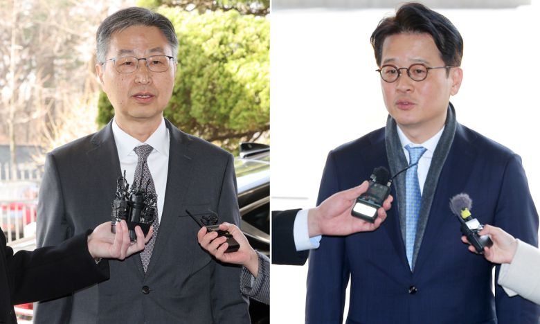 헌법재판소가 최재해 감사원장과 이창수 서울중앙지검장에 대한 국회의 탄핵소추를 기각한 13일 최 감사원장(왼쪽)이 종로구 감사원으로, 같은 날 오후 이 중앙지검장이 서초구 서울중앙지검으로 각각 출근을 하며 입장을 말하고 있다. 연합뉴스