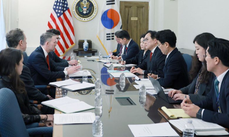 정인교 산업통상자원부 통상교섭본부장이 지난 14일(현지시간) 오전 미국 워싱턴 D.C. 미국 무역대표부에서 제이미슨 그리어 미국 무역대표부 대표와 면담하고 있다. 산업통상자원부 제공