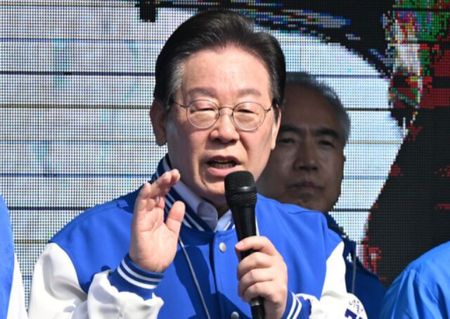 더불어민주당 이재명 대표가 22일 전남 담양군 담양중앙공원에서 후보 지원 유세를 하고 있다. 뉴시스