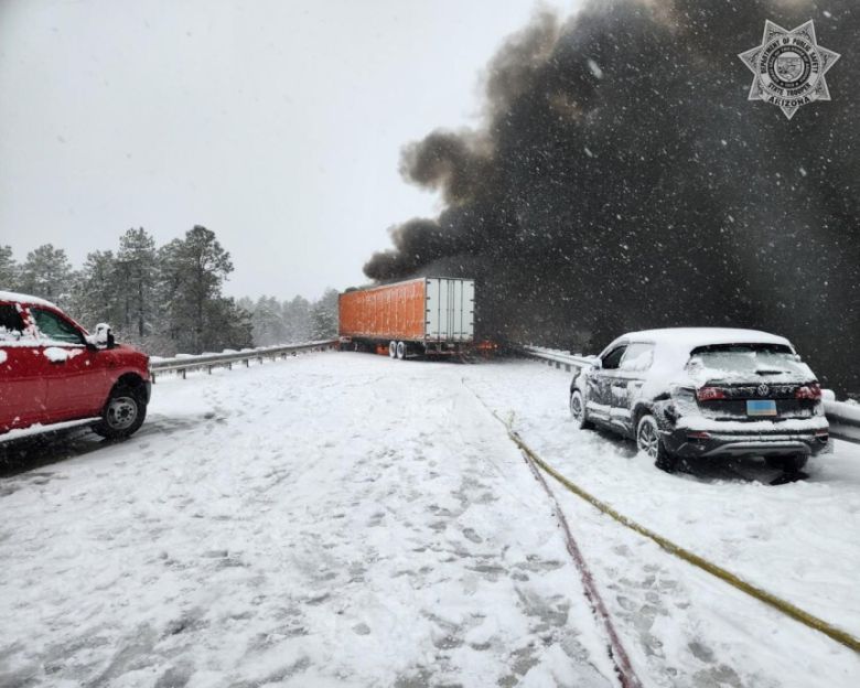 지난 13일 美 40번 고속도로에서 발생한 교통사고. 애리조나주 공공안전국(DPS) 엑스 캡처