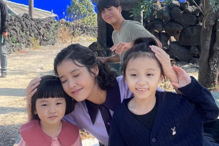 아이유가 공개한 ‘폭싹 속았수다’ 3막(9~12화) 촬영 현장 사진. 아이유 인스타그램 캡처