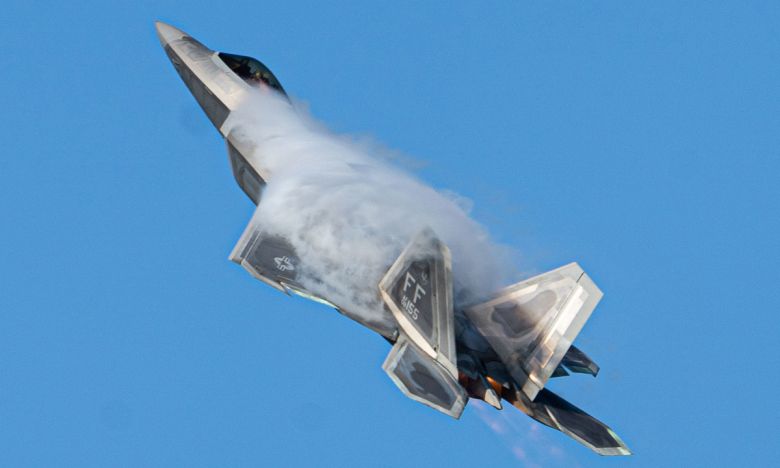 미 공군 F-22 스텔스 전투기가 상승 비행을 하고 있다. 세계일보 자료사진