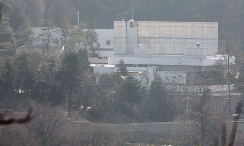 적막감 감도는 한남동 관저 윤석열 전 대통령 탄핵 선고 나흘째인 7일 서울 용산구 한남동의 대통령 관저가 적막에 싸여 있다. 뉴스1