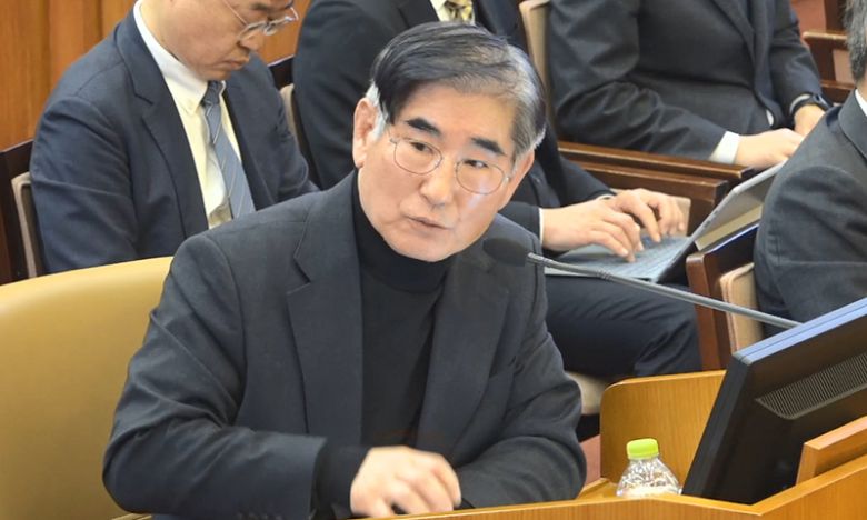 김용현 전 국방부 장관이 지난 1월 23일 서울 종로구 헌법재판소에서 열린 윤석열 대통령 탄핵심판 4차변론에 증인으로 출석해 윤 대통령의 직접 신문에 답변하고 있다. 헌법재판소 제공