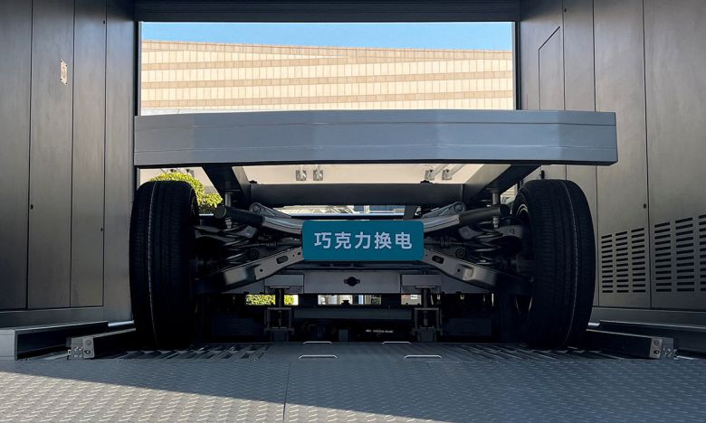 지난 2024년 12월 중국 푸젠성 샤먼에서 중국 CATL사가 배터리 교체 스테이션을 공개한 모습. 로이터연합뉴스