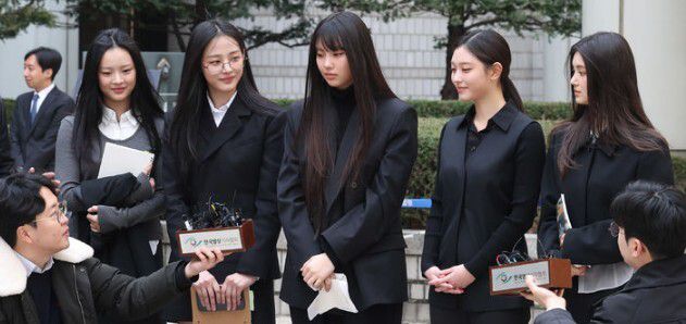 3월 7일 오후 서울 서초구 서울중앙지방법원에 출석한 뉴진스. 뉴시스