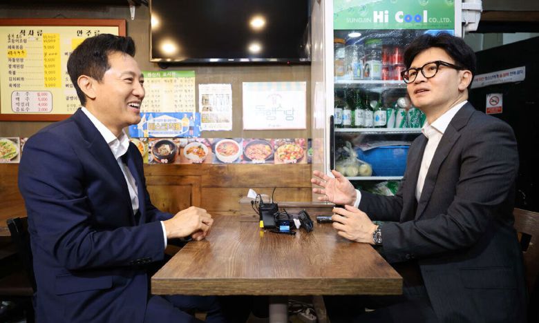 오세훈 서울시장(왼쪽), 한동훈 국민의힘 대선 경선 후보. 뉴시스