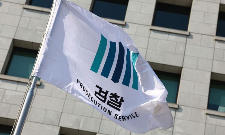 서울 서초구 대검찰청에 검찰기가 휘날리고 있다. 뉴스1