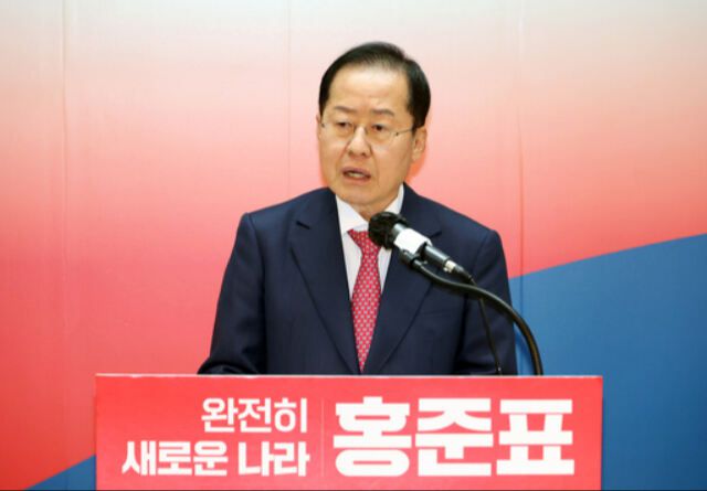 국민의힘 홍준표 대선 경선 후보가 21일 서울 여의도 캠프 사무실에서 복지 관련 공약 발표를 하고 있다. 뉴시스