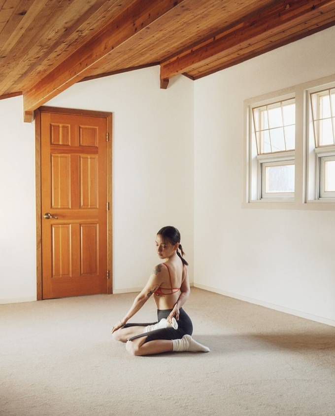 이효리가 최근 자신의 인스타그램 계정에 ‘아 요가(AH YOGA)’ 매거진과 함께한 라이프스타일브랜드 ‘부디무드라(BUDHI MUDRA)’ 화보를 공개했다. 이효리 인스타그램