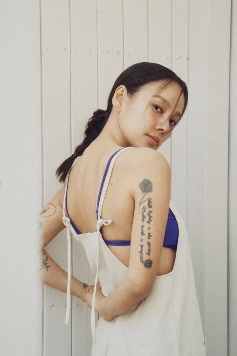 이효리가 최근 자신의 인스타그램 계정에 ‘아 요가(AH YOGA)’ 매거진과 함께한 라이프스타일브랜드 ‘부디무드라(BUDHI MUDRA)’ 화보를 공개했다. 이효리 인스타그램