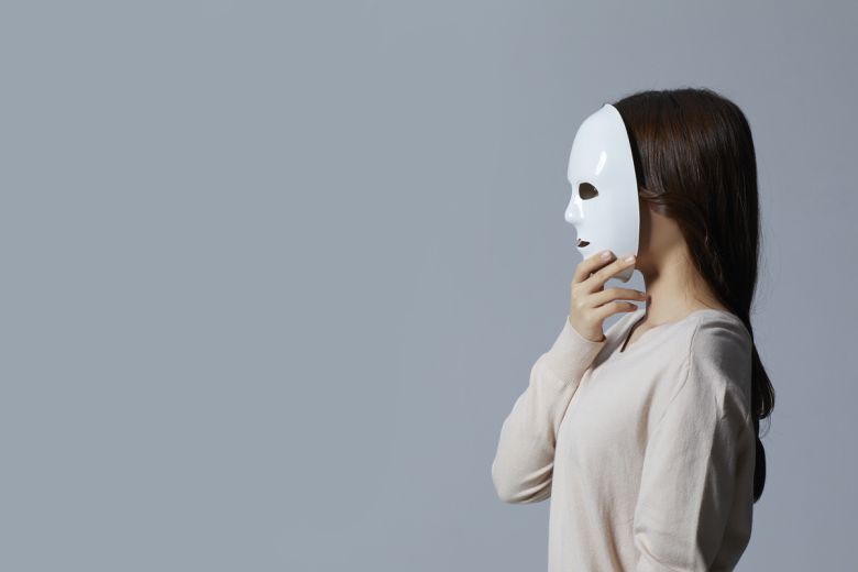 과거를 속이고 살아온 아내의 '남편'이 상간소송을 걸어왔다는 사연이 전해졌다. 클립아트 코리아