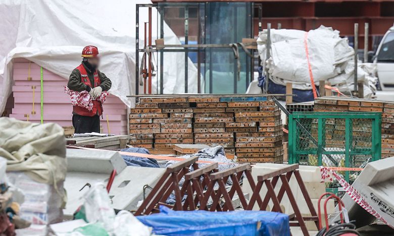 한 아파트 건설현장에서 건설노동자가 작업을 하고 있다. 뉴시스