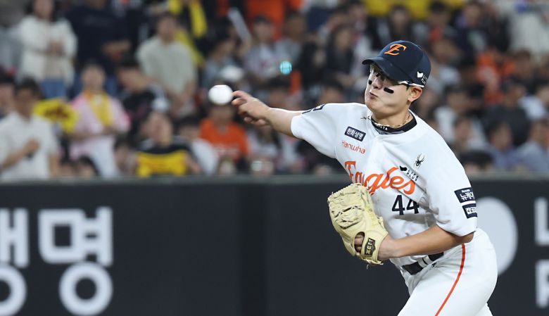 한화 김서현이 9회 마무리 투구를 하고 있다. 뉴스1