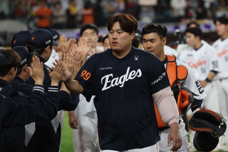 한화가 LG에 5대2 승리, 4연승을 이어가며 기뻐하고 있다. 뉴스1