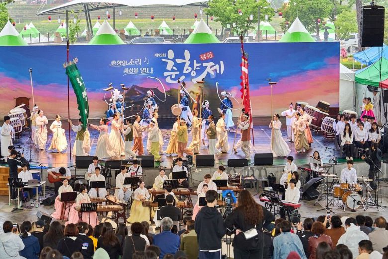 제59회 남원 춘향제에서 뮤지컬 춘향 공연이 펼쳐지고 있다. 남원시 제공