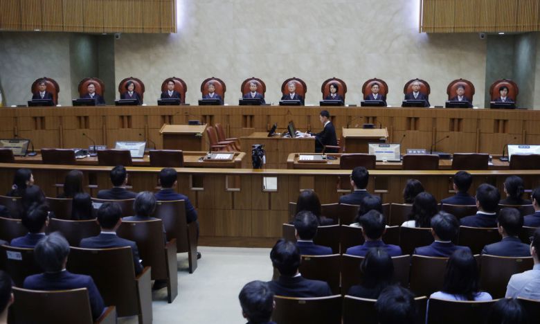 조희대 대법원장을 비롯한 대법관들이 1일 서울 서초구 대법원에서 더불어민주당 이재명 대선 후보의 공직선거법 위반 사건 상고심 선고를 위해 참석해 있다. 사진공동취재단